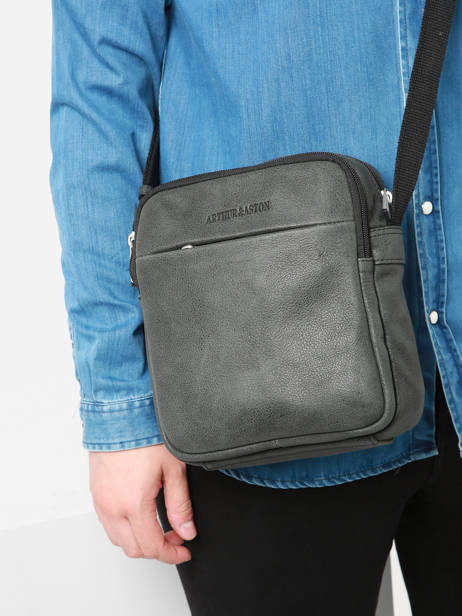 Cross Body Tas Arthur & aston Zwart cristiano 1083 ander zicht 1